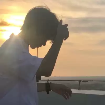 闻皎月